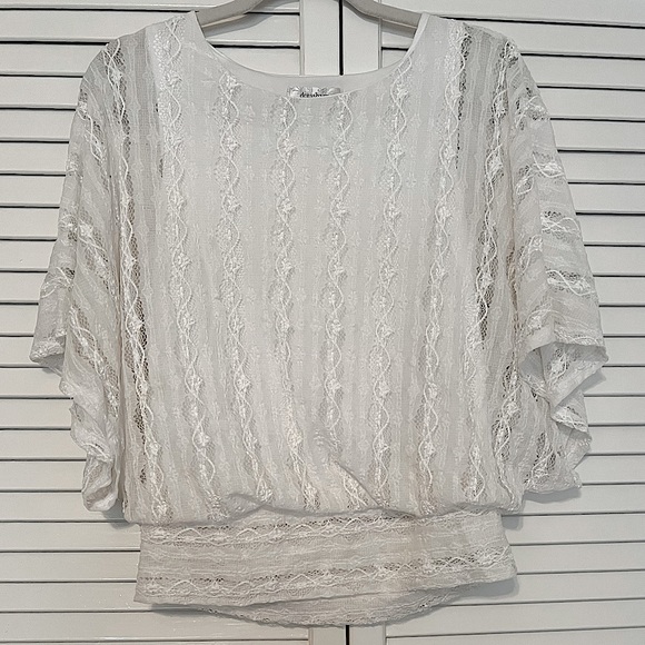 Dress barn white Lace Lined Top Angel Bat Wing Sleeves Top Size S - Picture 3 of 9